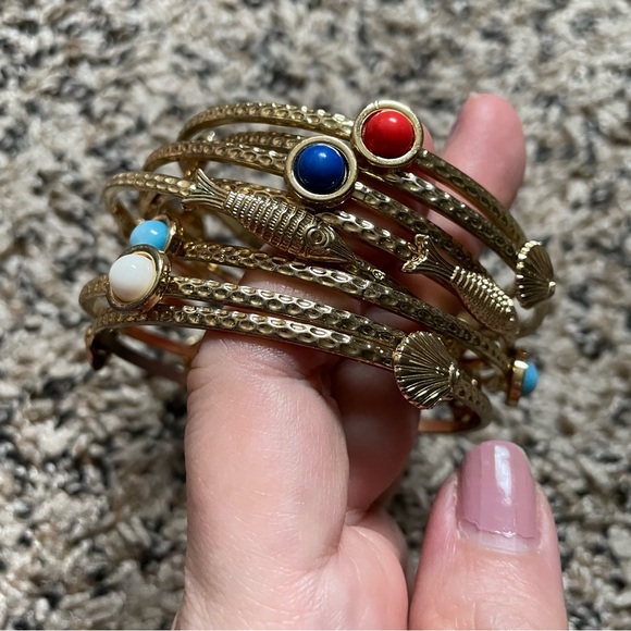 Goldtone Lilly Pulitzer bangle bracelet set 8 bangles shells fish - Picture 3 of 10